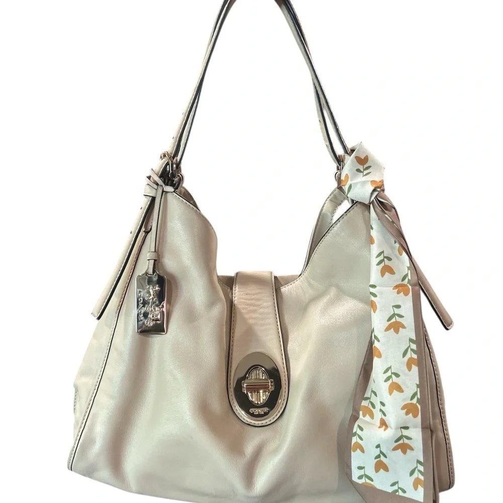 Coach Cream and Gold Hobo Bag with BUTTER SOFT LUXURIOUS LEATHER VERY CLASSY